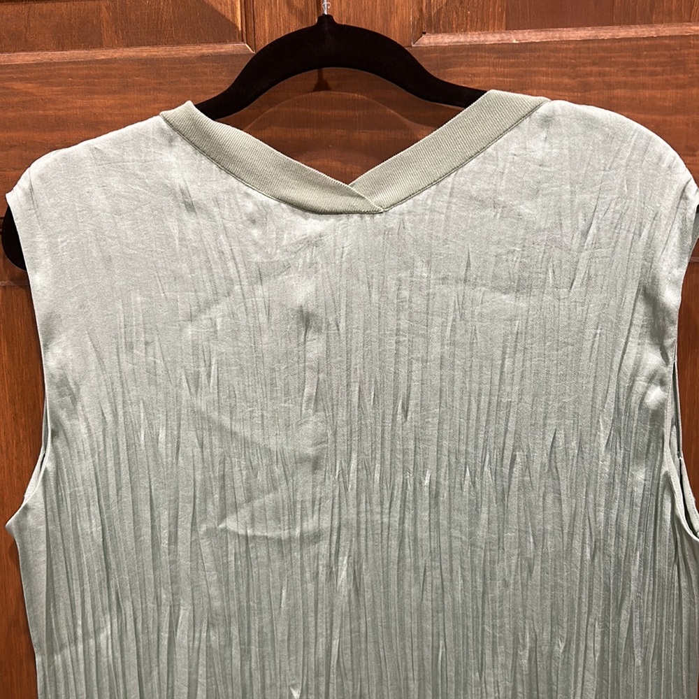 NWT $295 Vince Sleeveless Double V - neck blouse Top crushed Green large - Picture 6 of 12